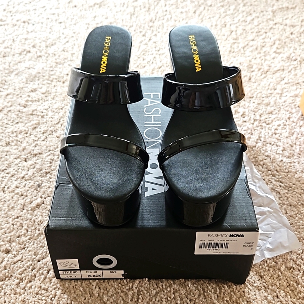 Fashion Nova black wedges